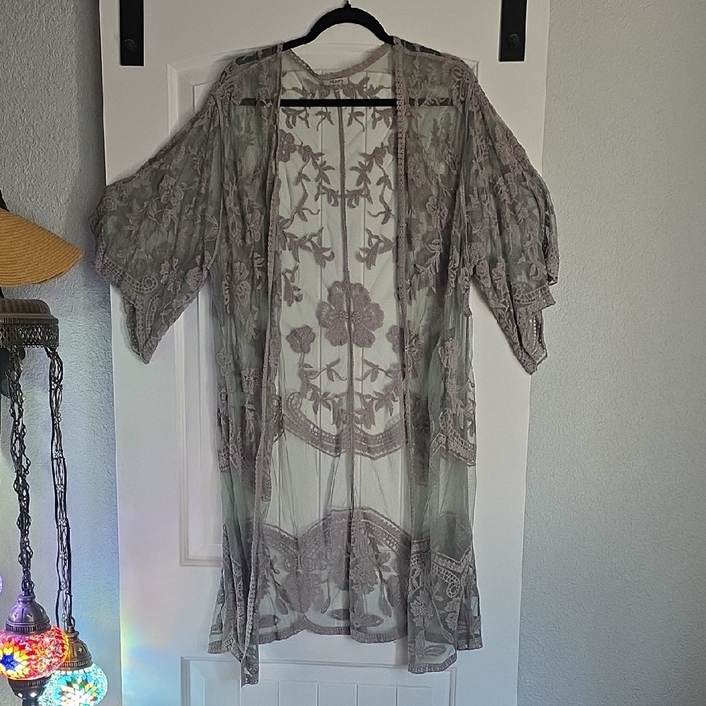 JODIFL Floral Lace Kimono in Gray
